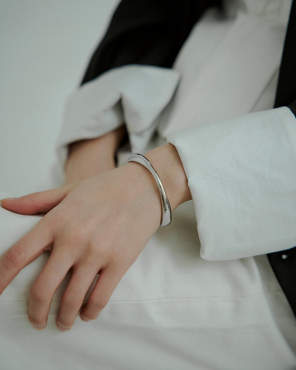Flow Curve Bangle